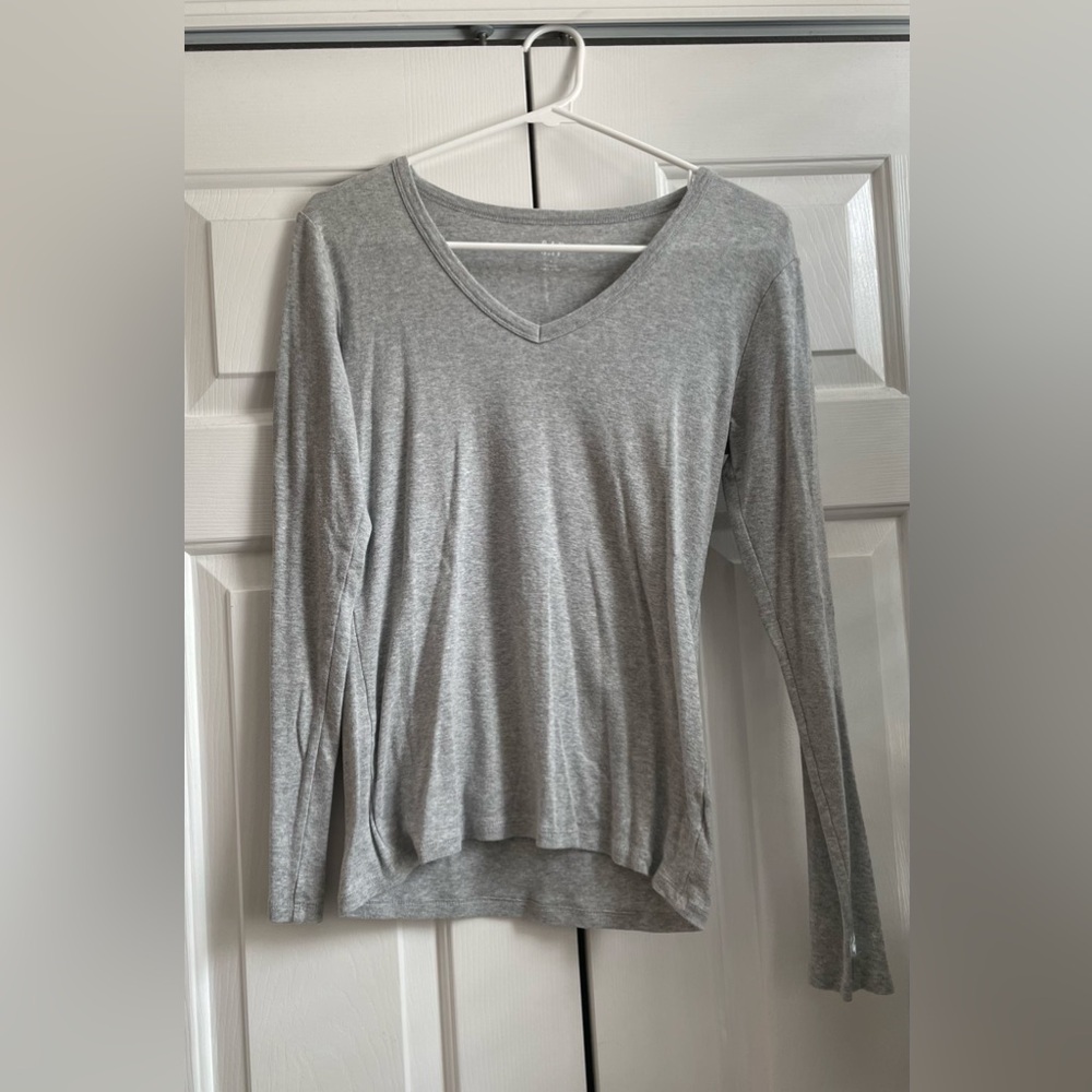 GAP Heather Gray V-Neck Long Sleeve Tee